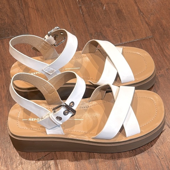 BRAND NEW! Size 9 2in REPORT White Platform Sandals - Picture 10 of 11